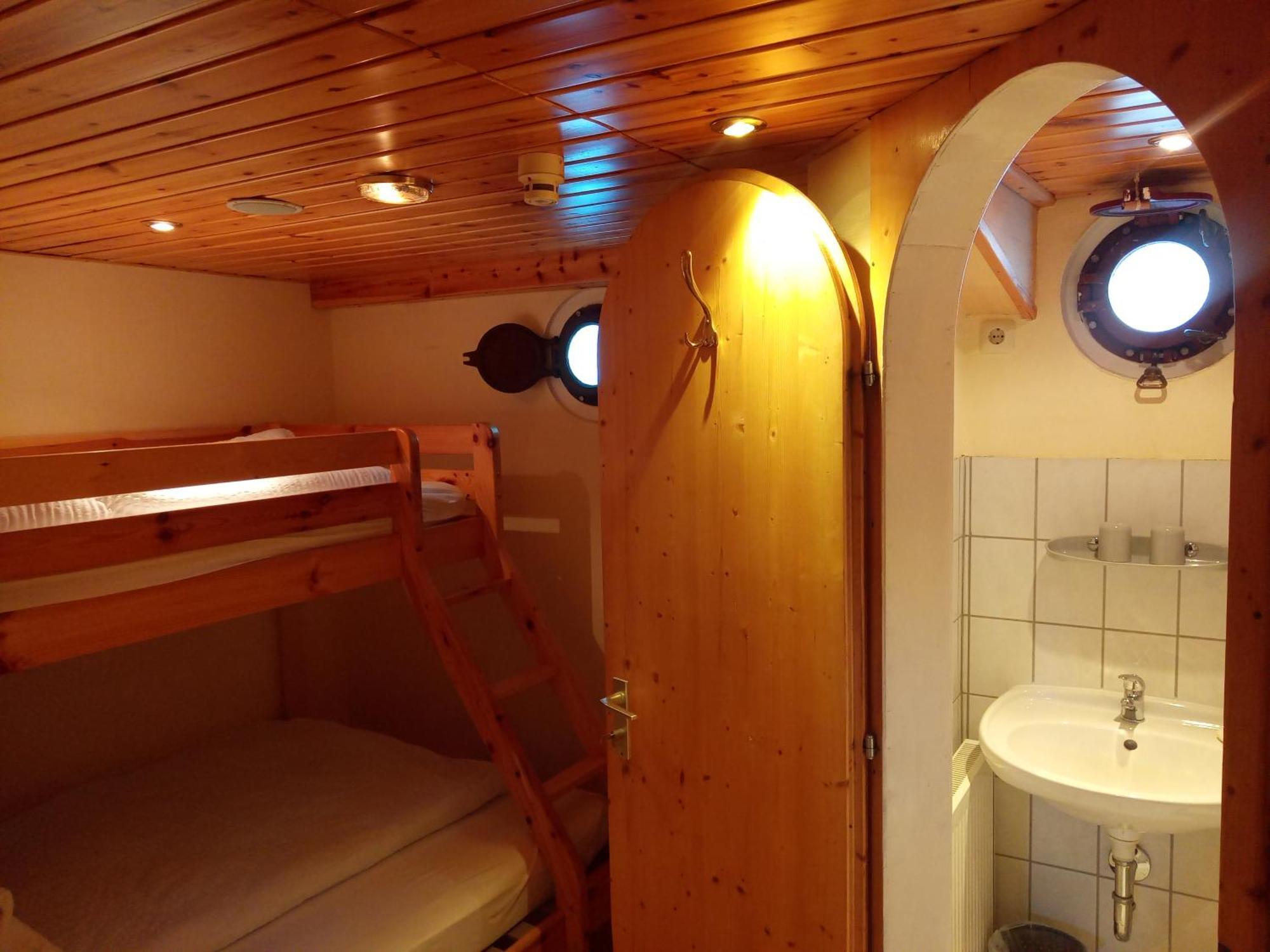Kuestenmotorschiff Aventura BRE Eksteriør billede