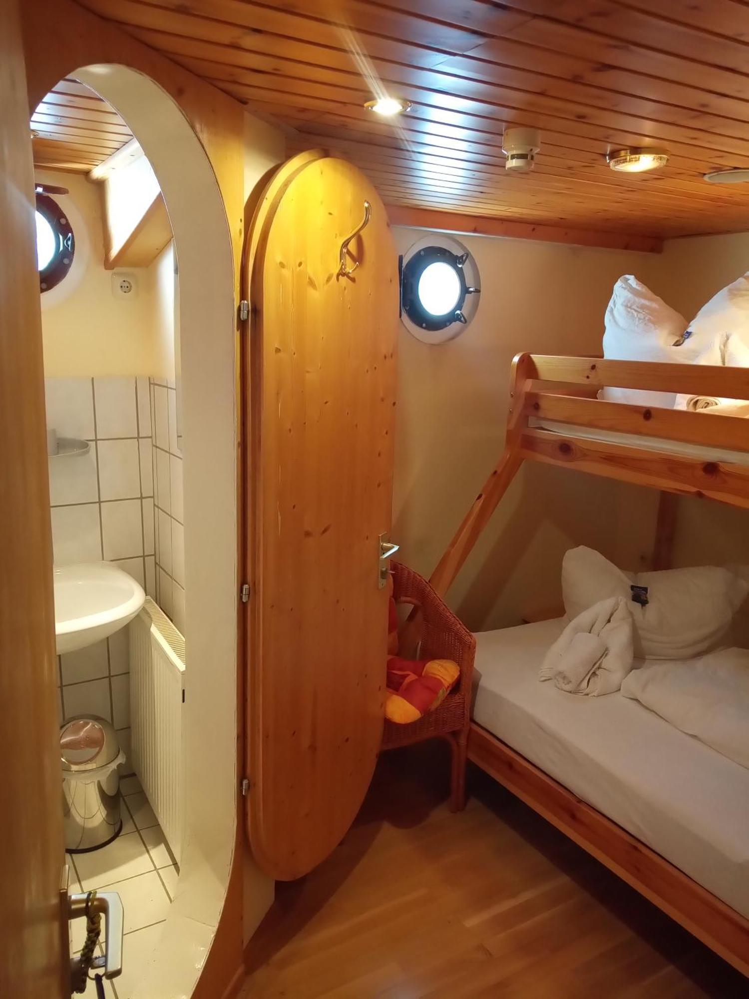 Kuestenmotorschiff Aventura BRE Eksteriør billede